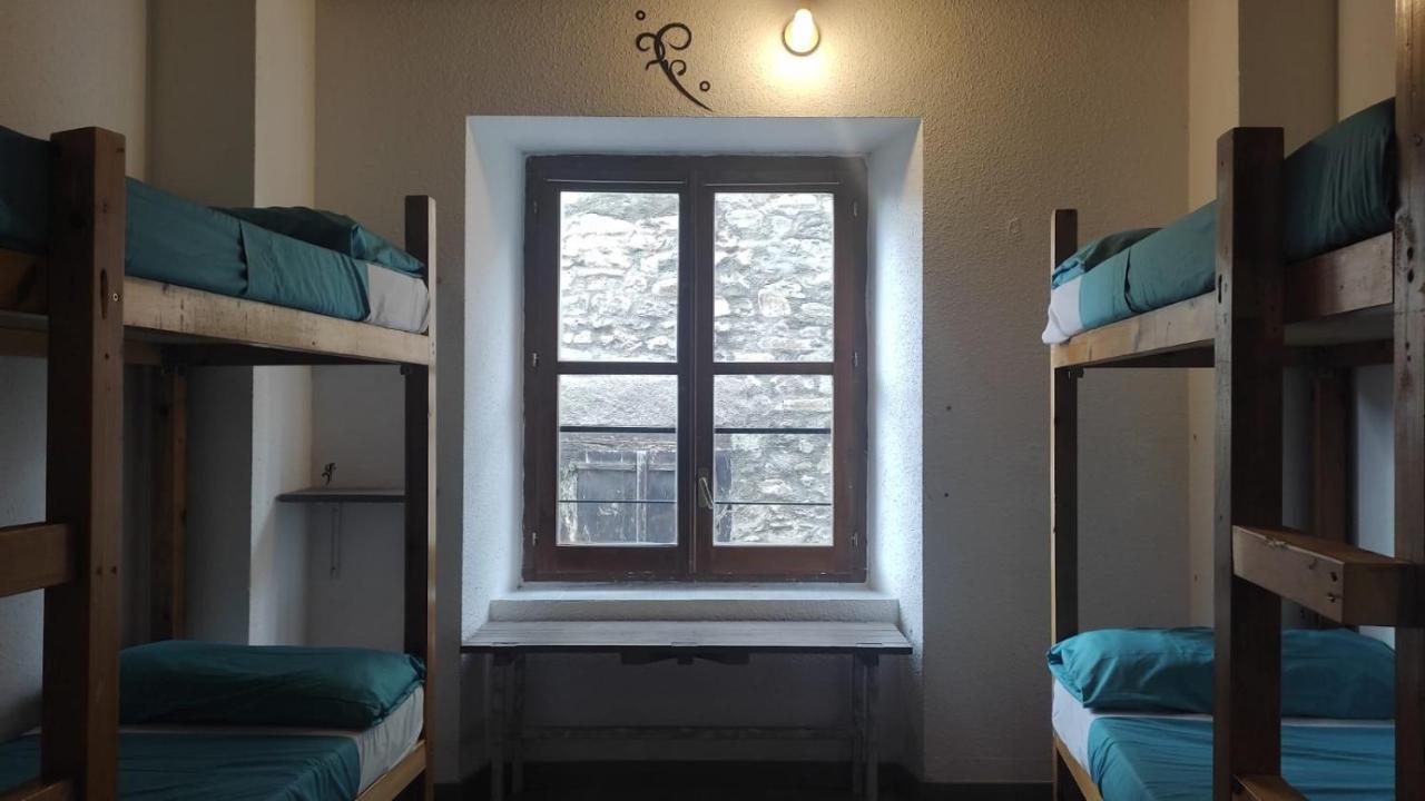 Albergue Triton - Villanúa Εξωτερικό φωτογραφία