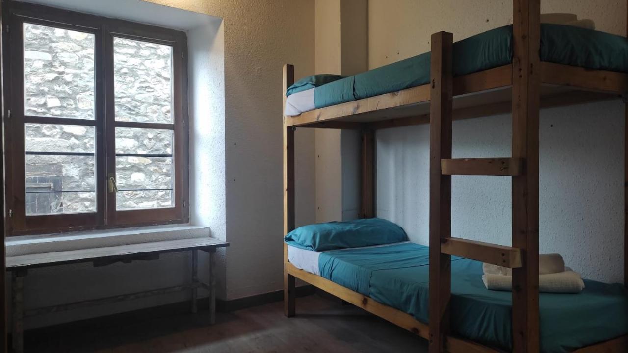 Albergue Triton - Villanúa Εξωτερικό φωτογραφία