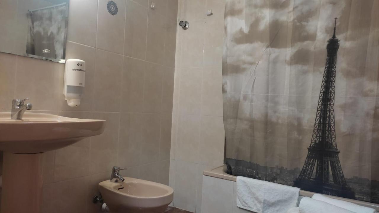 Albergue Triton - Villanúa Εξωτερικό φωτογραφία